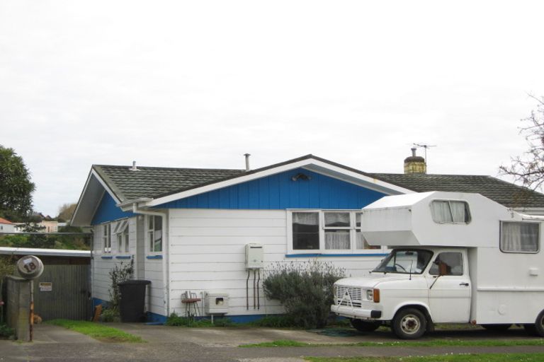 Photo of property in 18 Grenville Street, Marfell, New Plymouth, 4310