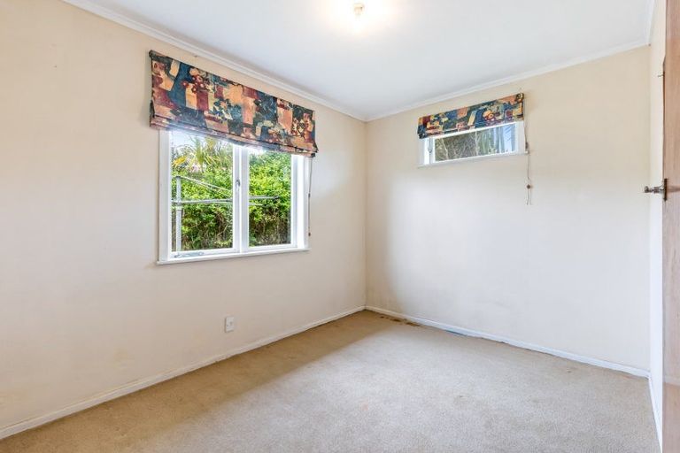 Photo of property in 143 Edmonton Road, Te Atatu South, Auckland, 0610