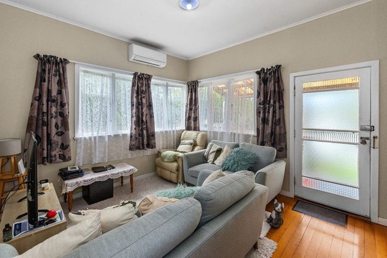 Photo of property in 2 Riverpark Crescent, Henderson, Auckland, 0610