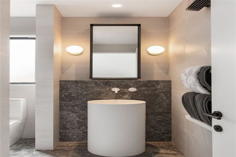 Photo of property in 12a Memorial Avenue, Ilam, Christchurch, 8053