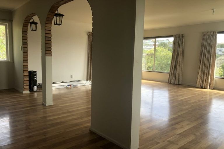 Photo of property in 39 Raleigh Road, Northcote, Auckland, 0627