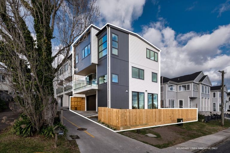 Photo of property in 1/20 William Souter Street, Forrest Hill, Auckland, 0620
