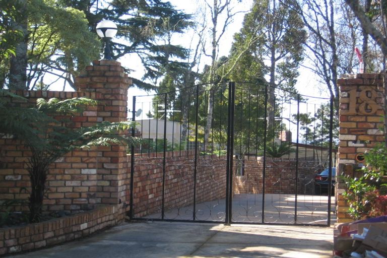 Photo of property in 18 Kopiko Road, Titirangi, Auckland, 0604