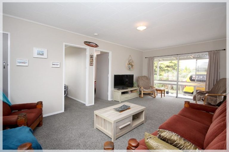 Photo of property in 14 Punga Street, Tangimoana, 4822