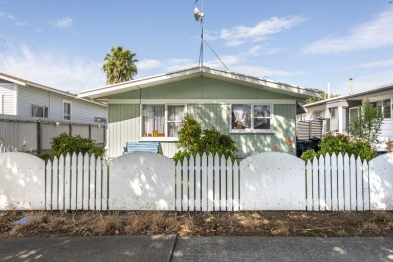 Photo of property in 2/282 Aberdeen Road, Gisborne, 4010