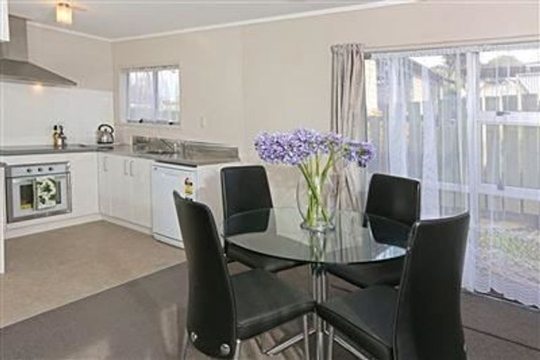 Photo of property in 2/317 Triangle Road, Massey, Auckland, 0614