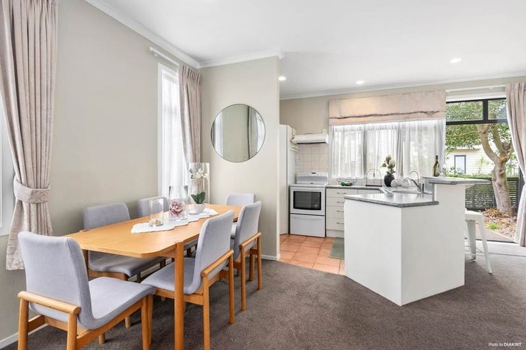 Photo of property in Tuscany Towers, 11/1 Ambrico Place, New Lynn, Auckland, 0600