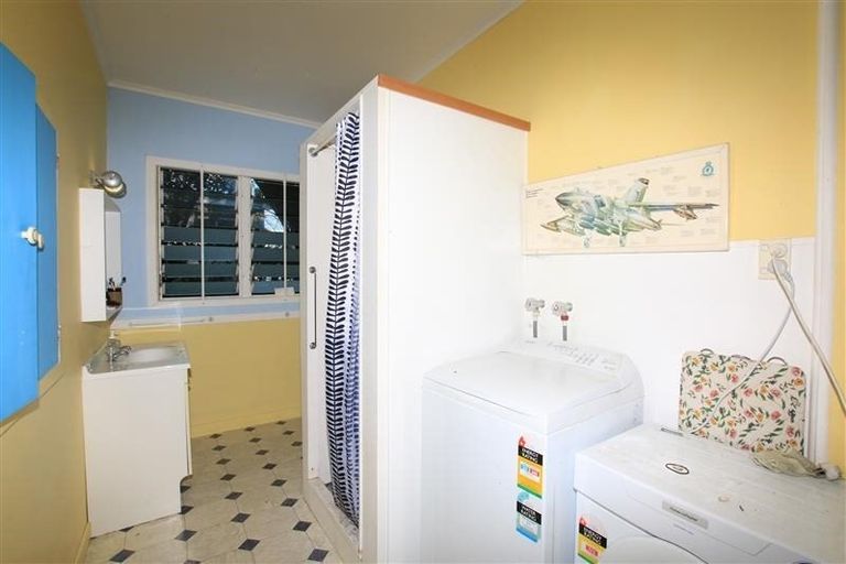 Photo of property in 15 Tinopai Road, Titirangi, Auckland, 0604