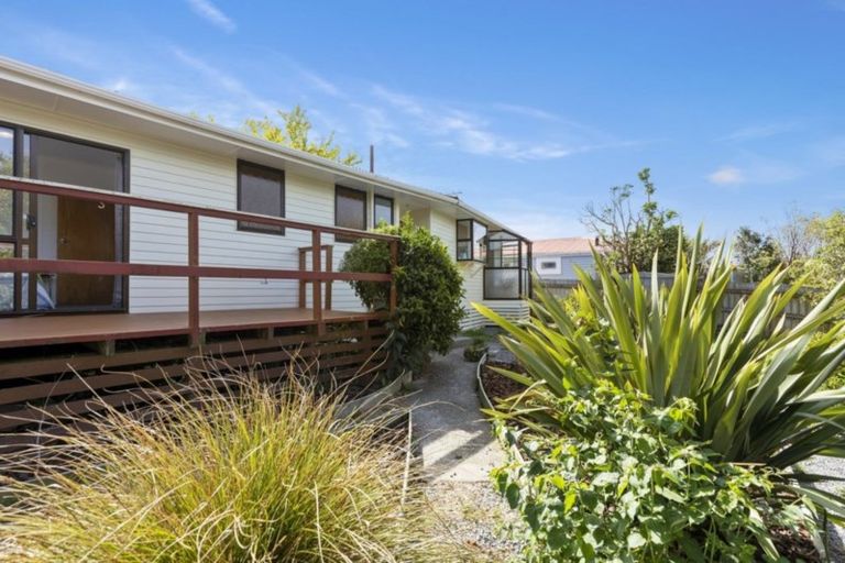 Photo of property in 3 Gribble Grove, Stokes Valley, Lower Hutt, 5019