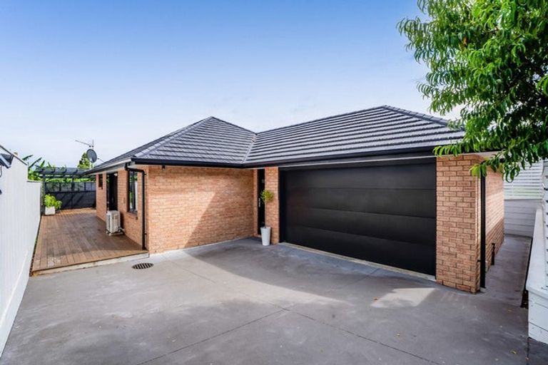 Photo of property in 1a Mount View Place, Spotswood, New Plymouth, 4310