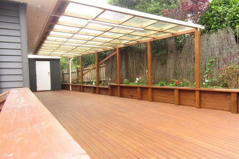 Photo of property in 118b Newlands Road, Newlands, Wellington, 6037