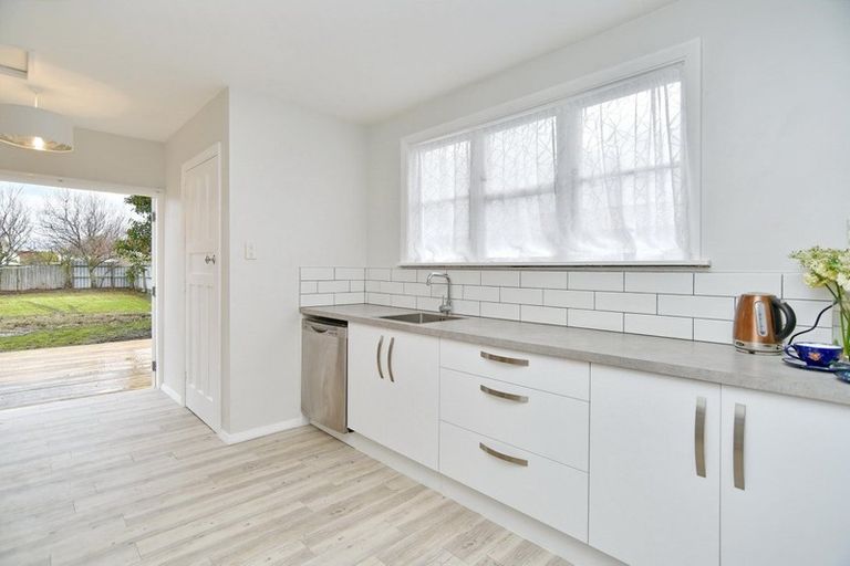 Photo of property in 28 Douglas Road, Amberley, 7410