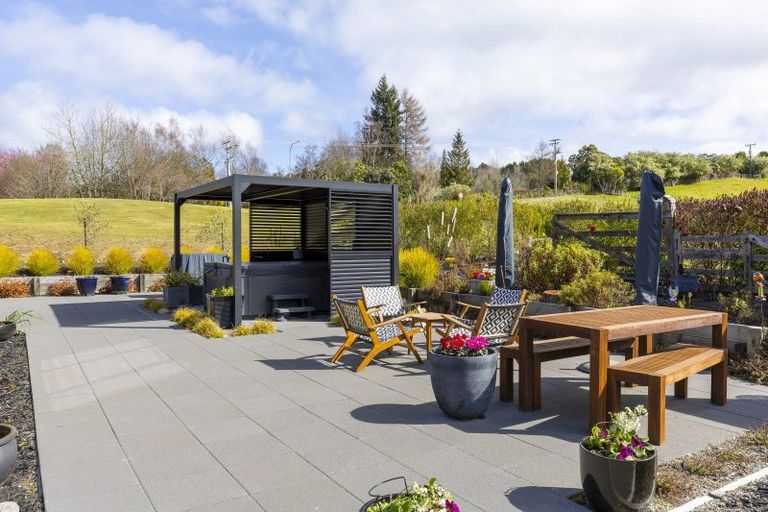 Photo of property in 2 Nga Tui Lane, Acacia Bay, Taupo, 3385