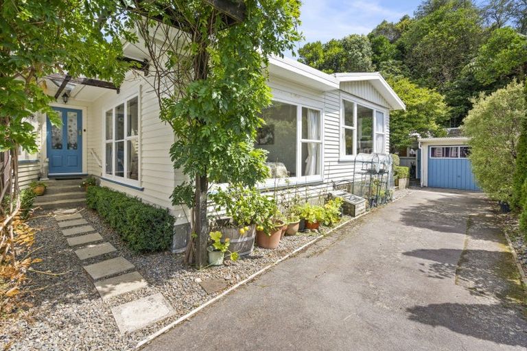 Photo of property in 32 Redwood Avenue, Tawa, Wellington, 5028
