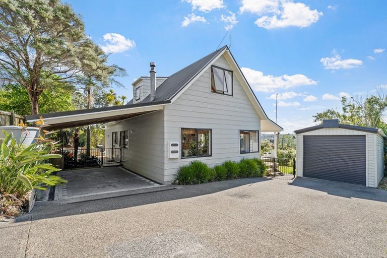 Photo of property in 52b Tiri Road, Manly, Whangaparaoa, 0930