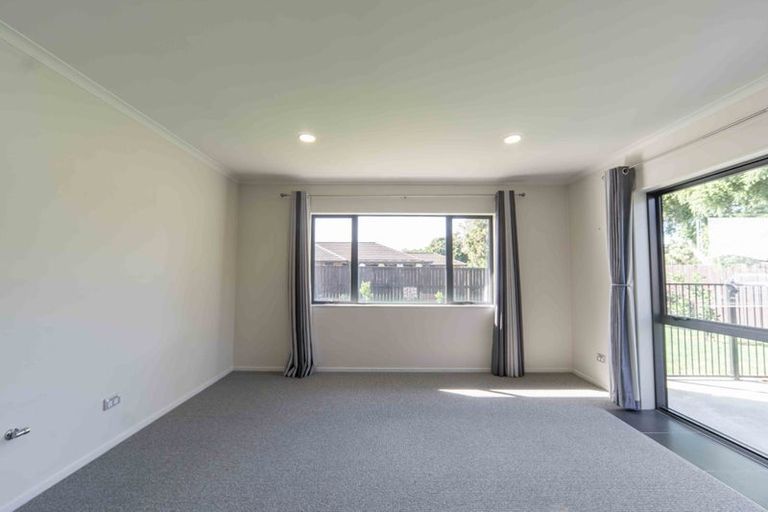 Photo of property in 35 Whitney Place, Rototuna North, Hamilton, 3210