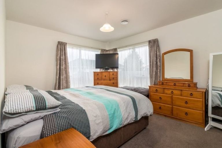 Photo of property in 8 Bellina Place, Broomfield, Christchurch, 8042