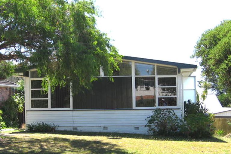 Photo of property in 64 Divich Avenue, Te Atatu South, Auckland, 0610