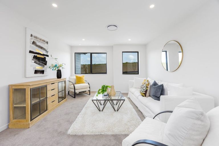 Photo of property in 16 Pekanga Road, Orewa, 0931