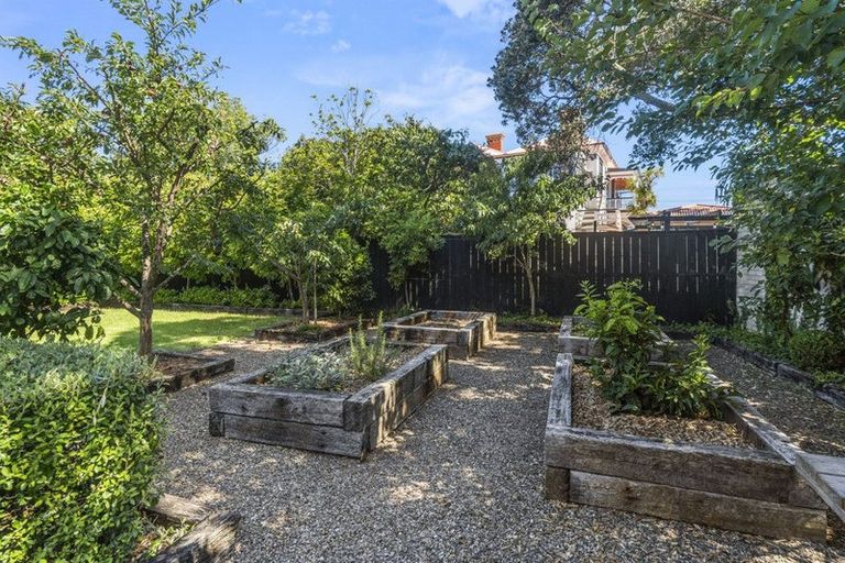 Photo of property in 6 Takarunga Road, Devonport, Auckland, 0624