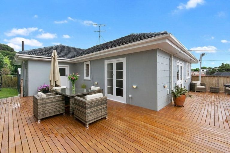 Photo of property in 70 Tirimoana Road, Te Atatu South, Auckland, 0602