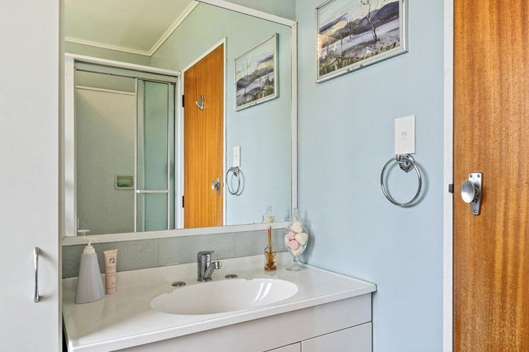 Photo of property in 16 Blue Mountains Road, Silverstream, Upper Hutt, 5019