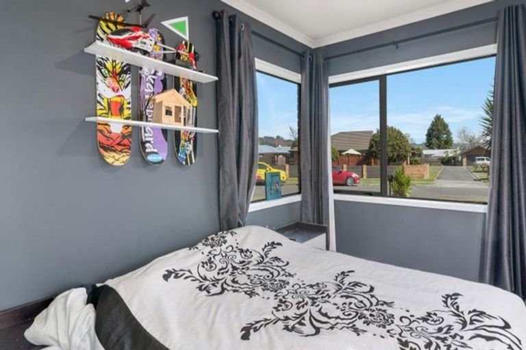 Photo of property in 4 Courtenay Place, Owhata, Rotorua, 3010