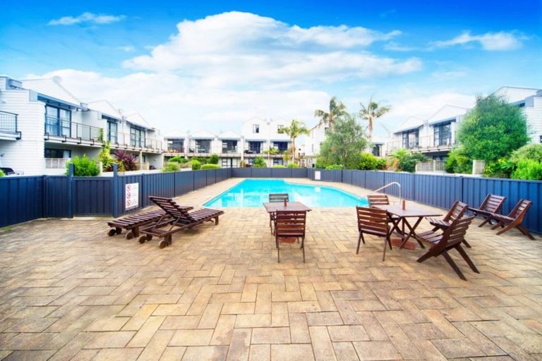 Photo of property in 19/8 Carolina Place, Albany, Auckland, 0632