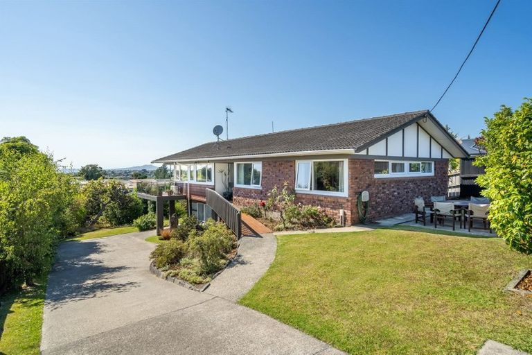 Photo of property in 769 East Coast Road, Northcross, Auckland, 0630