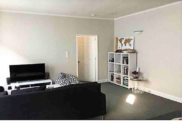 Photo of property in 1/126 The Parade, Island Bay, Wellington, 6023