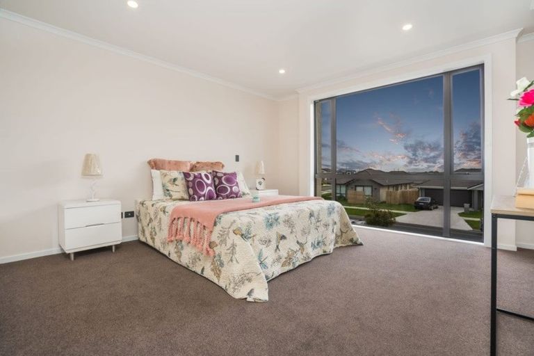 Photo of property in 24 Kauri Heart Avenue, Takanini, 2112