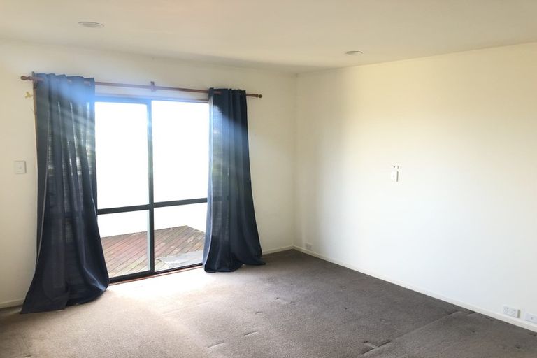 Photo of property in 23 Bluebird Crescent, Unsworth Heights, Auckland, 0632