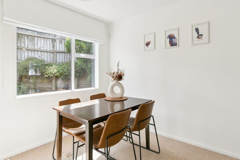 Photo of property in 21 Mexted Terrace, Tawa, Wellington, 5028