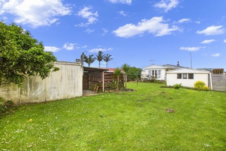 Photo of property in 11 West Hoe Road, Orewa, 0931