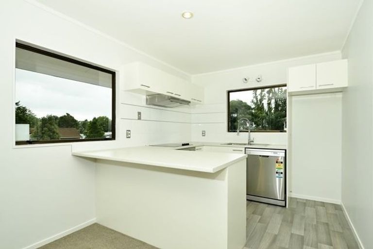 Photo of property in 12 Midgley Road, West Harbour, Auckland, 0618