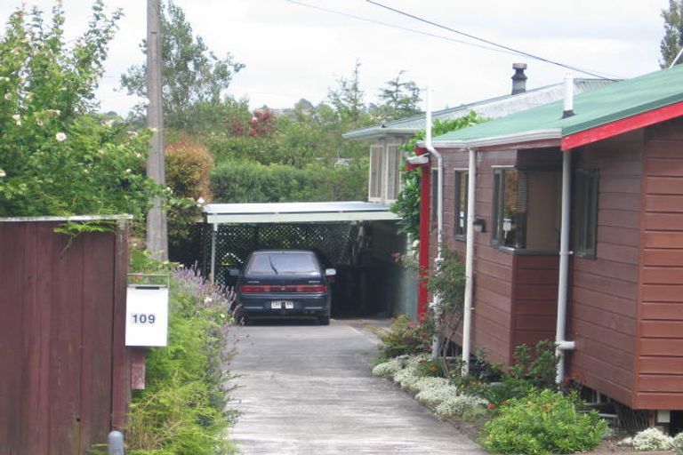 Photo of property in 1/109 Chivalry Road, Glenfield, Auckland, 0629