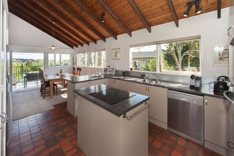 Photo of property in 132 Carlisle Road, Northcross, Auckland, 0632