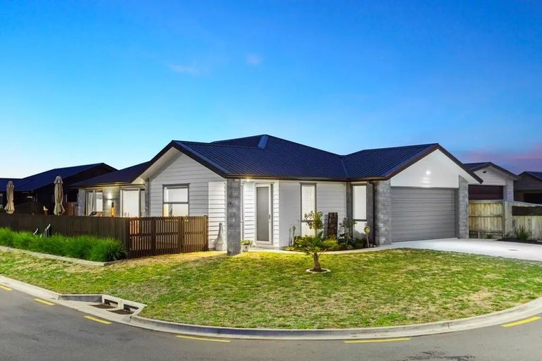 Photo of property in 37 Franks Way, Papamoa Beach, Papamoa, 3118