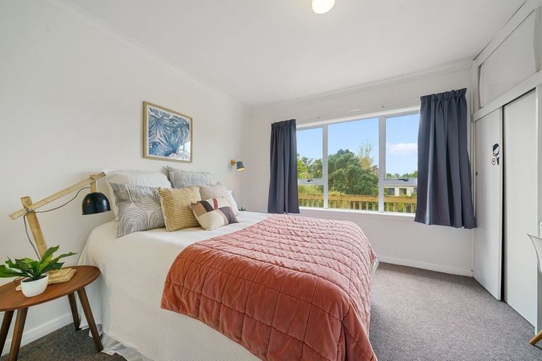 Photo of property in 5 Victory Crescent, Tawa, Wellington, 5028
