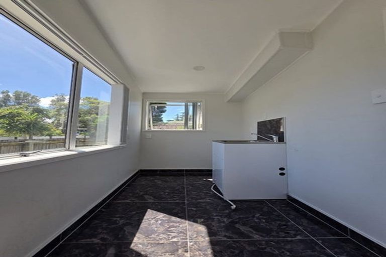 Photo of property in 14 Sutton Crescent, Papakura, 2110