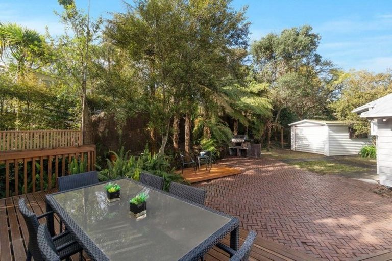 Photo of property in 18 Easter Parade, Glen Eden, Auckland, 0602