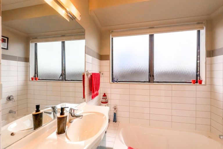 Photo of property in 10 Merrimana Drive, Thames, 3500