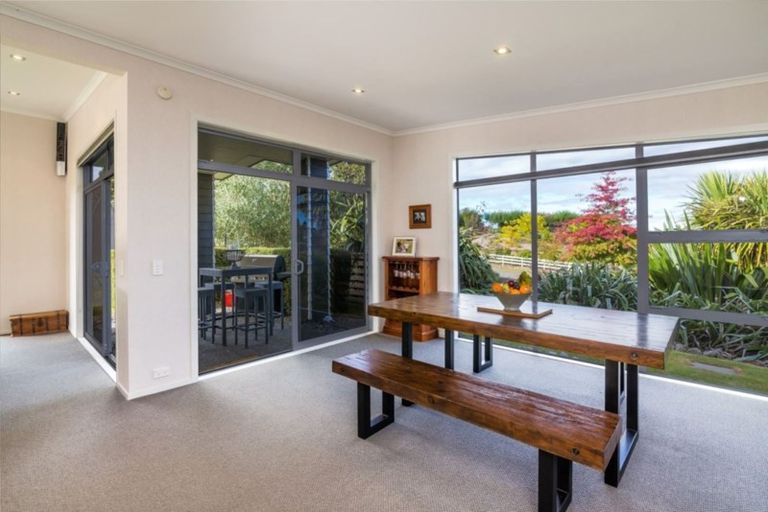 Photo of property in 27 Loch Views Road, Acacia Bay, Taupo, 3385
