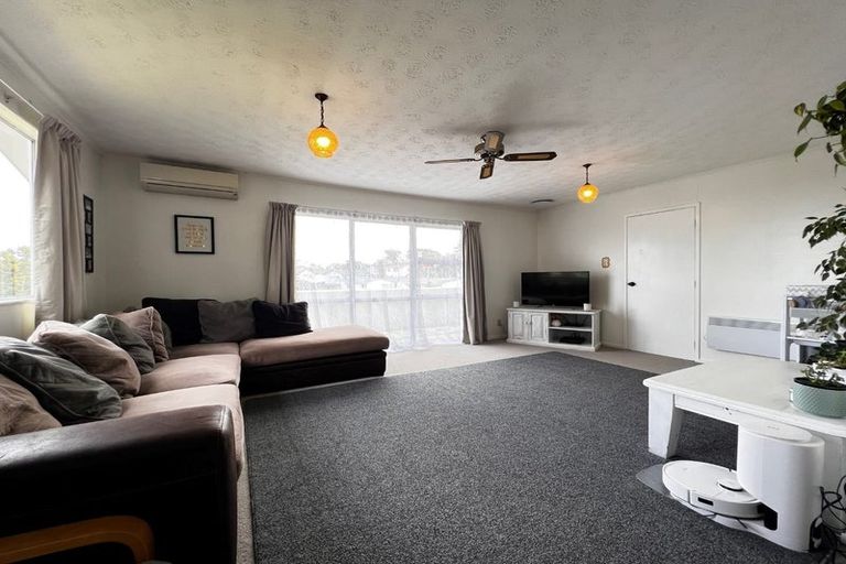 Photo of property in 1/27 Midgley Road, West Harbour, Auckland, 0618