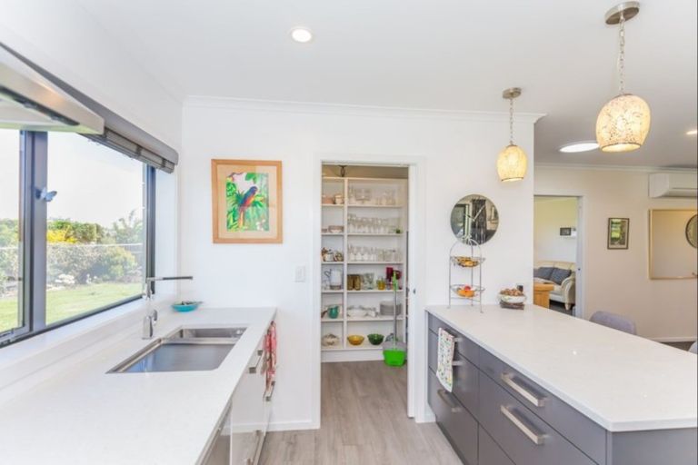 Photo of property in 398a Tararua Road, Levin, 5571