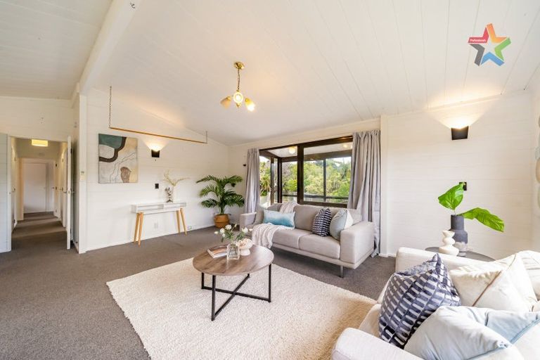 Photo of property in 22 Whitechapel Grove, Stokes Valley, Lower Hutt, 5019
