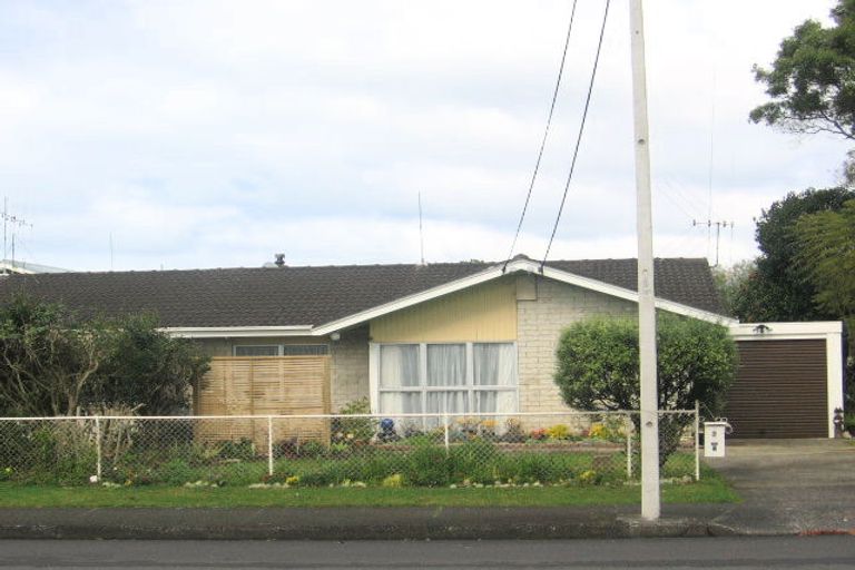 Photo of property in 2 Mair Street, Regent, Whangarei, 0112