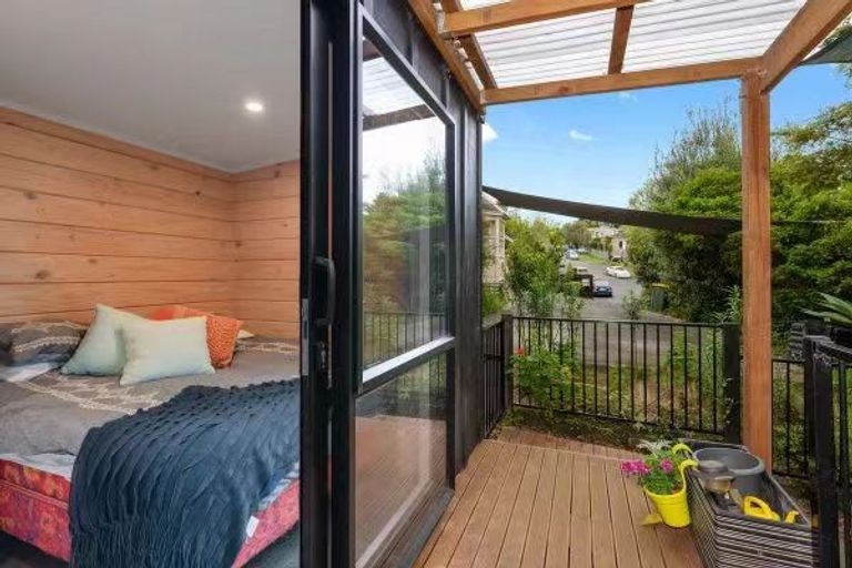 Photo of property in 2/29 Ludlow Terrace, Totara Vale, Auckland, 0627