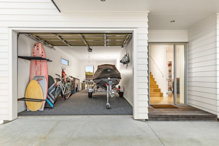 Photo of property in 10 Te Mauri Place, Omaha, 0986