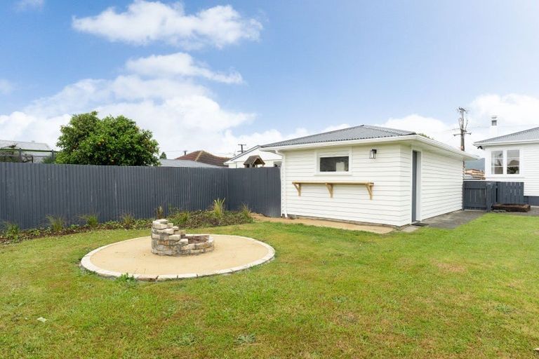 Photo of property in 81 Bartholomew Road, Levin, 5510